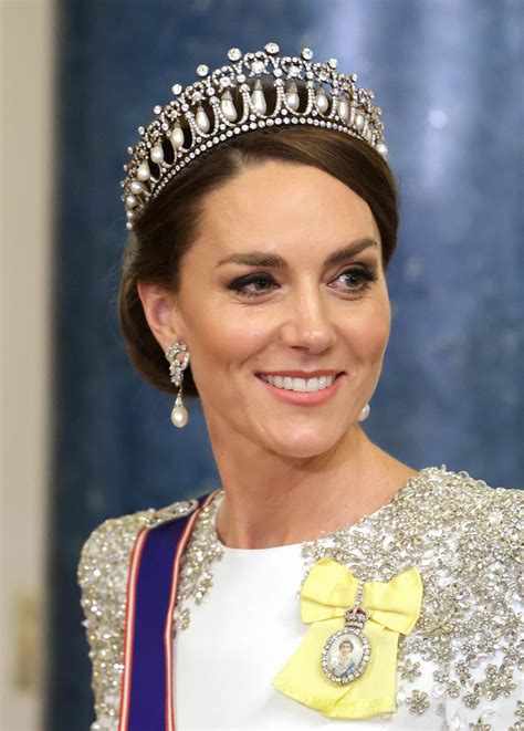 Kate Middleton Porte Le Diad Me De La Princesse Diana Lors D Un Banquet