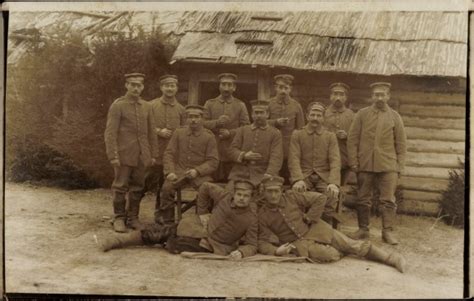 Foto Ansichtskarte Postkarte Deutsche Soldaten In Uniformen