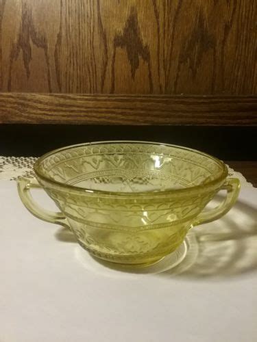 Vintage Depression Glass Bowl With Handles Patrician Spoke Pattern