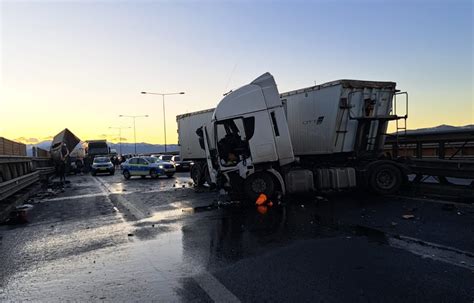 Accident Grav Pe Autostrada A Ntre Sibiu I Sebe Opt Persoane