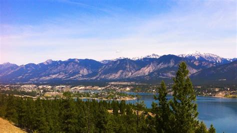 The Invermere Inn is located in the heart of the Columbia Valley.