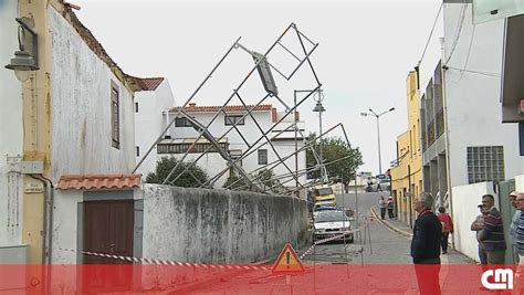 Tr S Feridos Em Queda De Andaime Em Esposende Atualidade Correio Da