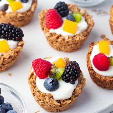 Granola Cups Mit Joghurt Und Beeren Gesunder Snack F T Zwischendurch