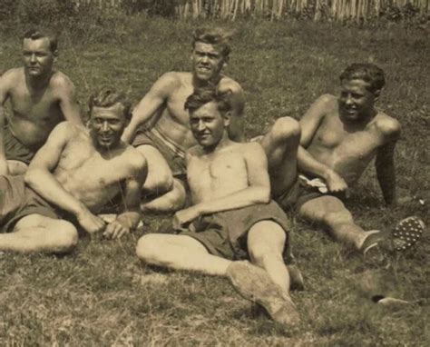 Org Foto Junge Wh Soldaten Halbnackt Nude Muskul S Unterhose Wk Eur