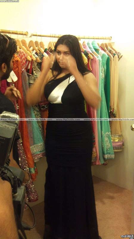 Hot Namitha Changing Dress In Trial Room Pics Photos