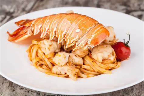 Lobster Linguine Recipe | PizzaCappuccino