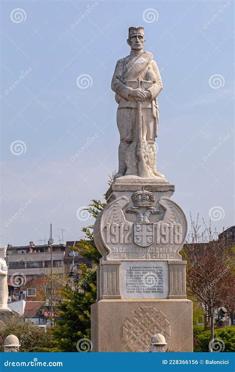 Soldier Monument Mladenovac Editorial Photo - Image of riffle, monument ...