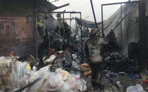 Bodega de plásticos se incendia en Iztapalapa mueren 3 perros Grupo