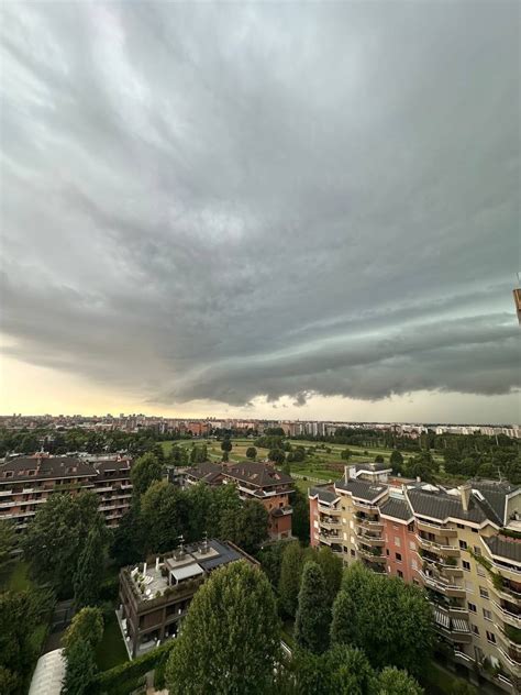 Maltempo Lombardia In Ginocchio Tempesta A Varese Nubifragio Con