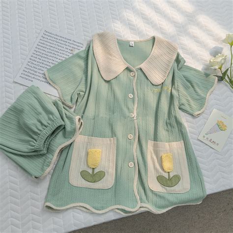 Mua BỘ ĐỒ NGỦ MẶC NHÀ CỘC TAY ĐŨI GÂN HOA TULIP HOT HÈ 2023 giá rẻ nhất