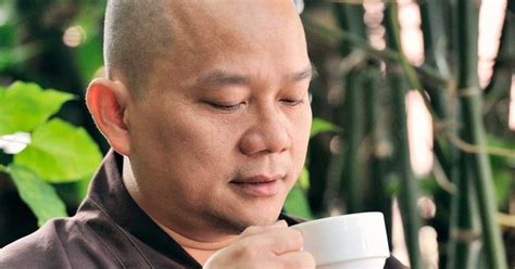 Nude để thiền Cư sĩ thiền cạnh người mẫu khỏa thân là ai