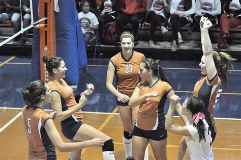 UTB Women S Volleyball RRAC Champions Keep Their No 5 Ranking In New