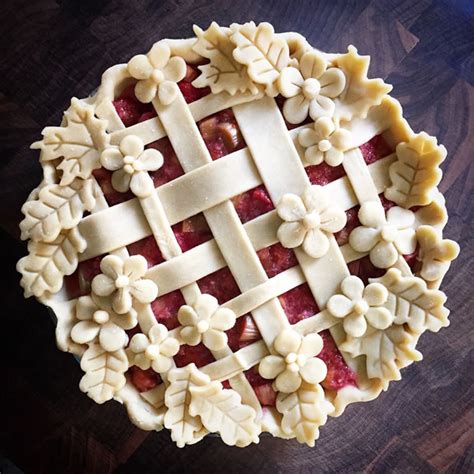 25+ Creative Pie Crusts that Turn the Dessert into a Delicious Work of Art