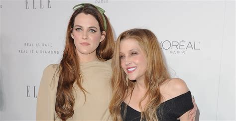 Riley Keough To Co Write Lisa Marie Presleys Posthumous Memoir