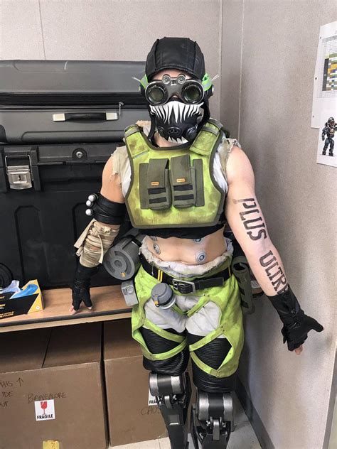 [2020] Erin Ball Double Amputee Cosplay As Octane Apex Legends Dev