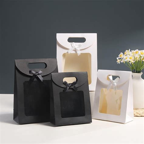 Jual PAPER BAG TUTUP POLOS HITAM PUTIH WINDOW PAPERBAG SOUVENIR KADO