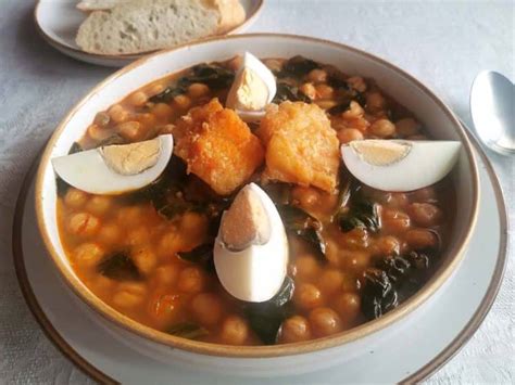 Potaje De Vigilia Garbanzos Con Espinacas Y Bacalao