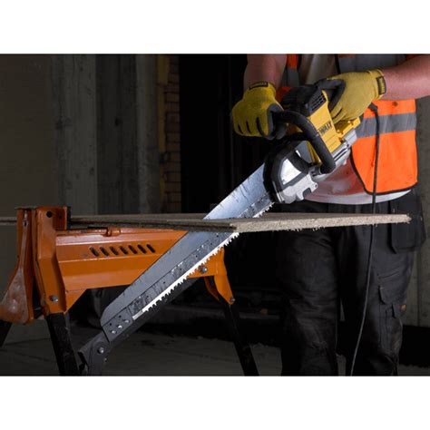 Купить Пила-аллигатор DeWalt DWE399-QS, 1700 Вт, 430 мм по цене 59 390. ...