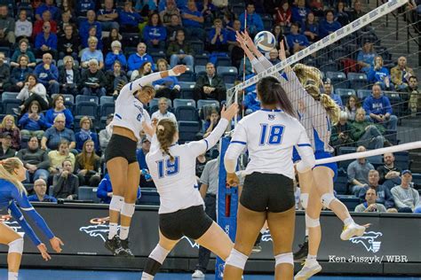 Photo Gallery Creighton Volleyball Rolls Over Seton Hall White And