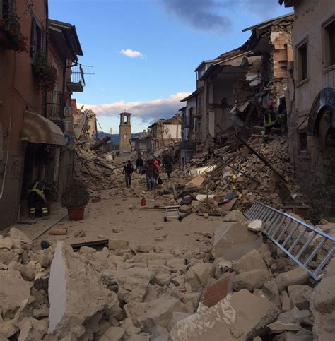 15 Before And After Italian Earthquake Heartbreaking Photos Show