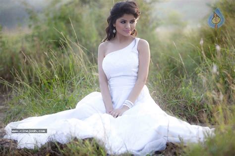 Gehana Vasisth Hot Gallery Photo 33 Of 36