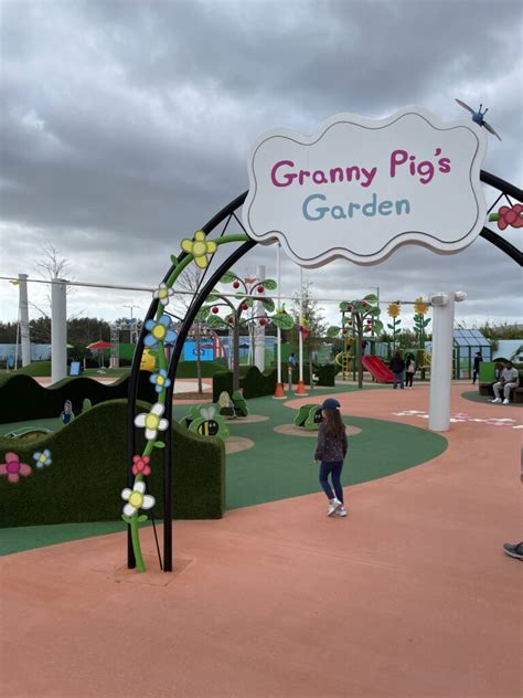 Peppa Pig Theme Park: A Cute Mini-Theme Park for Toddlers and Preschoolers