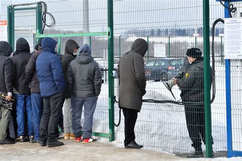 В Госдуме предложили запретить трудовым мигрантам переезжать в РФ с