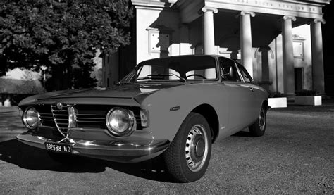 La Giulia Alfa Romeo Giulia Gt Veloce Anno 1966 Bulli E Pupe