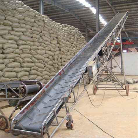 Movable Belt Conveyor Is Used For Conveying Transporting Cement Bag For