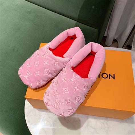 Louis Vuitton Fluffy Slippers Pink | semashow.com