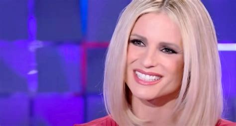 Michelle Hunziker E L Associazione Di Re Botta E Risposta Sulle