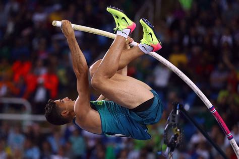 Thiago Braz conquista ouro e bate recorde olímpico no salto vara