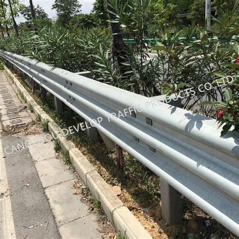 Customized Three Wave Guard Rails Crash Barrier Highway Guardrail