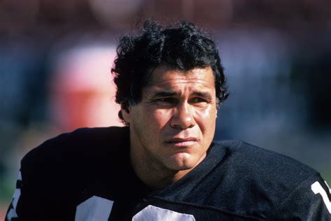 Oakland Raiders legend Jim Plunkett still not getting respect