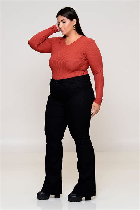 Blusa Plus Size Canelada Decote V Ferrugem Vk Moda Plus Size