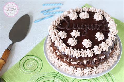 Torta Di Compleanno Con Panna E Cioccolato