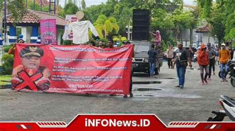 9 Hari Menjabat Pj Bupati Sampang 2 Kali Didemo Warga