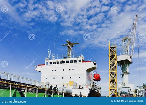 Olietankschip Dat Tijdens Onderhoud En Reparatie Op De Scheepswerf Is