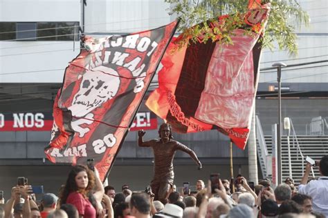 Est Tua De Sicupira Inaugurada Em Pra A Do Athletico Veja Fotos