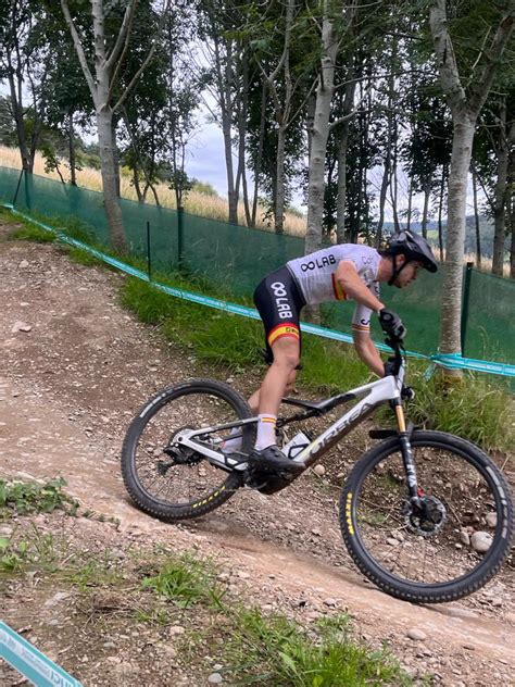 Torralba supera una avería y logra cruzar la meta en el Mundial de