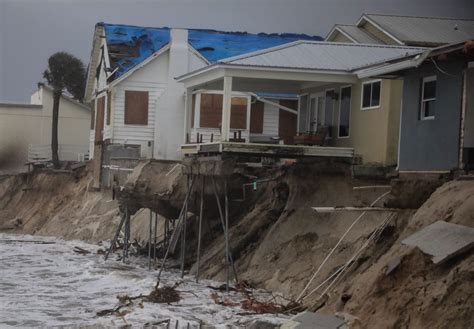 Usa Storm Surge From Hurricane Nicole In Florida Causes Shoreline