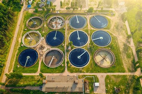 Pozos Redondos De La Planta De Tratamiento De Aguas Residuales Para