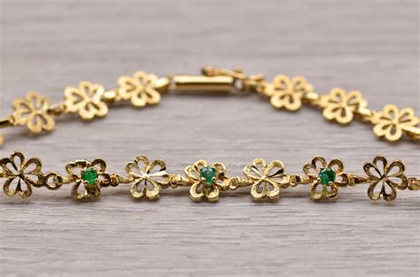 The Lucky: Vintage Yellow Gold Shamrock Bracelet with Natural Emeralds – Jewelry Memo