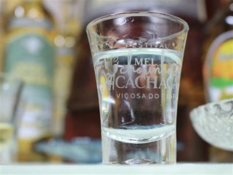 Uêba Cachaça ou aguardente entenda a diferença entre as bebidas