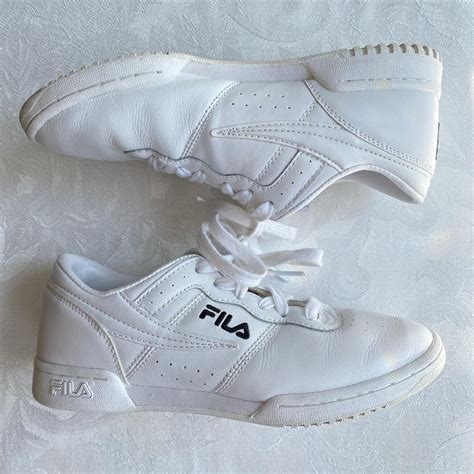 Fila white sneakers Women's size 6 Pre-owned in... - Depop