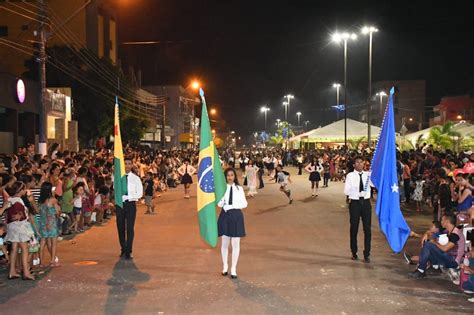 Desfile cívico marca celebração dos 115 anos de Cruzeiro do Sul Batelão