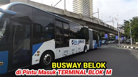 BUSWAY BELOK Di PINTU MASUK TERMINAL BLOK M Saat Jam Sibuk Siang Jam