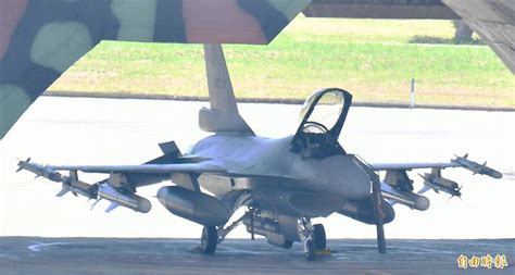 F 16v戰機掛彈備戰 軍事專家點出空軍電戰莢艙隱憂 政治 自由時報電子報