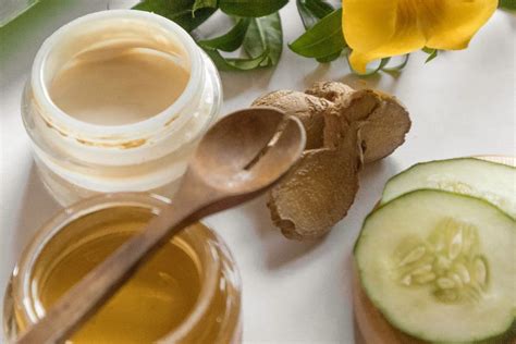 Natural Ingredients That Soothe Feminine Skin Irritation