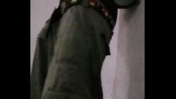 Twink Negro Solo Se Masturba Con La Mano Mientras Ve Porno XVIDEOS